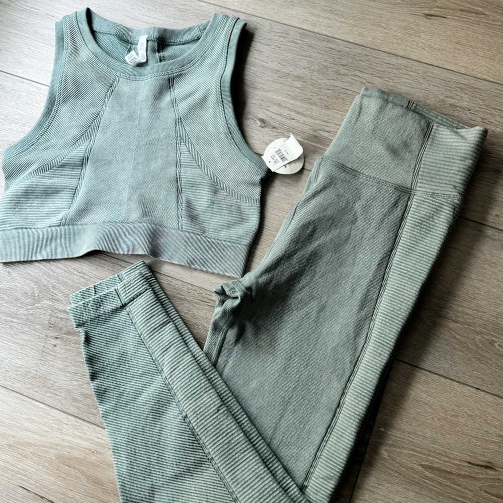Aerie Seamless workout set.